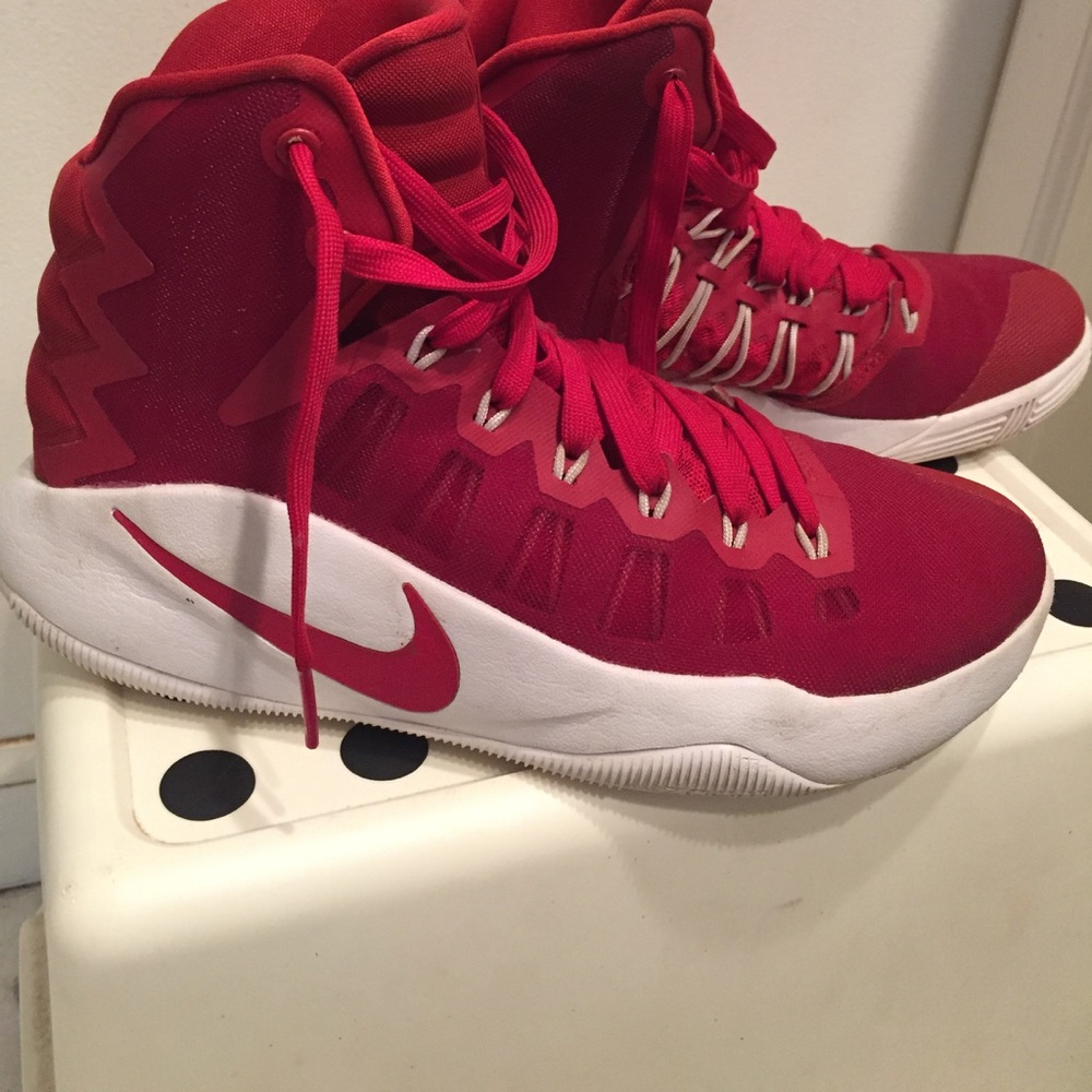 Nike Zoom size 7 boys basketball sneakers